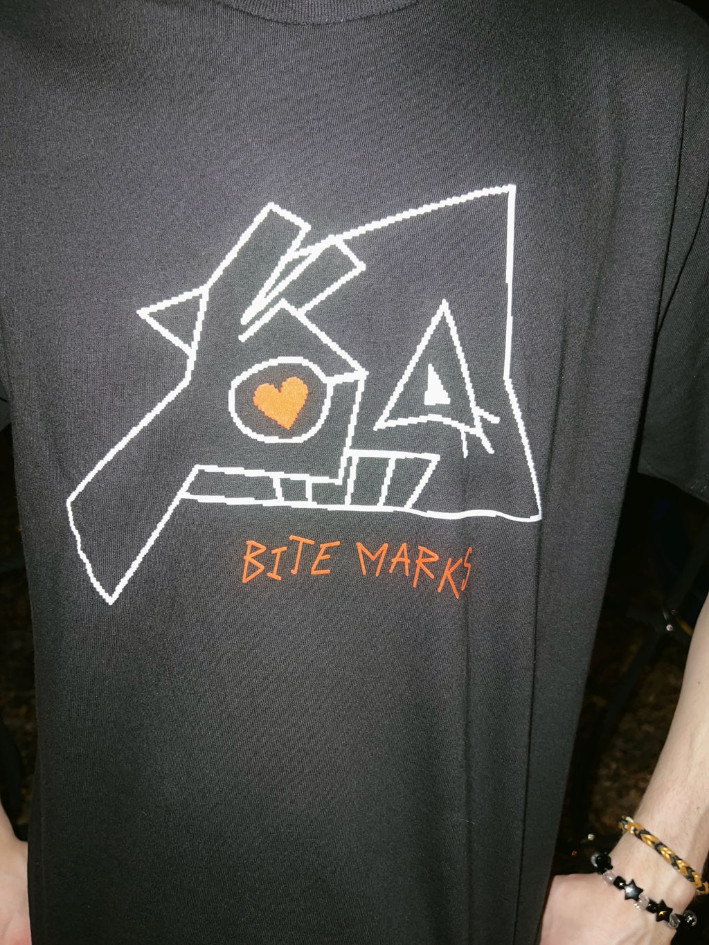[LIMITED] "BITE MARKS" HEAVYWEIGHT GRAPHIC TEE