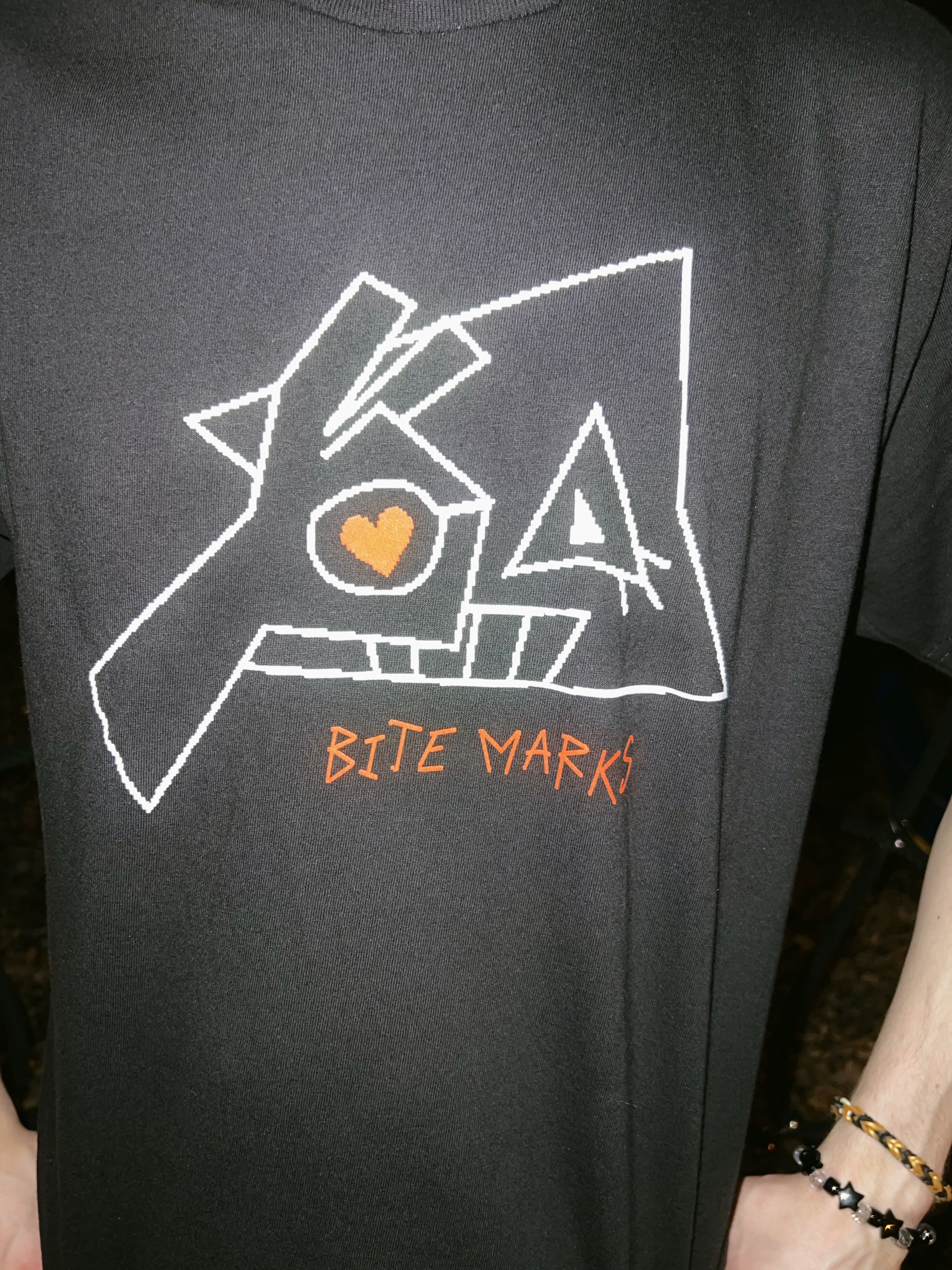 [LIMITED] "BITE MARKS" HEAVYWEIGHT GRAPHIC TEE